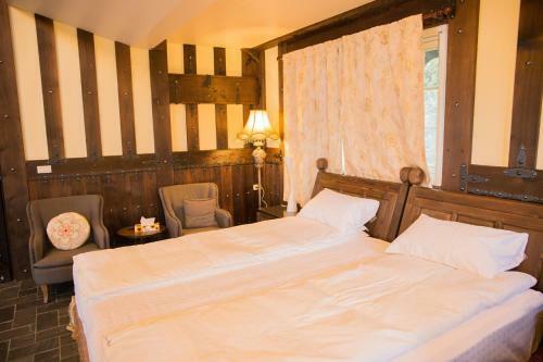 Black Forest Manor