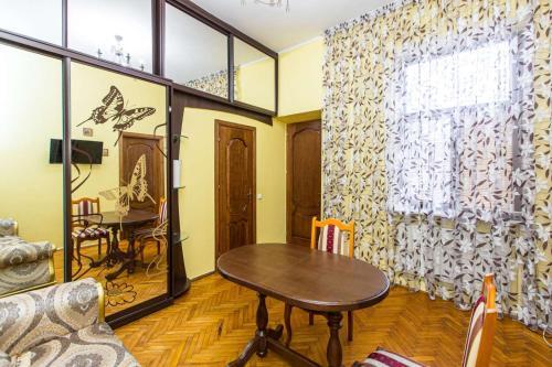 Apartment On Gorodotska 67