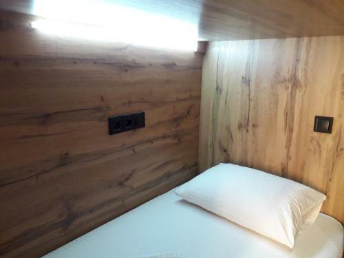 Full House Hotel & Capsule Hostel, Rivne