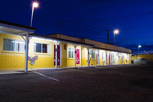 Motel Brad's Desert Inn