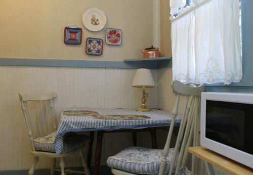 Piety Hill Cottages Motel And Bed And Breakfast