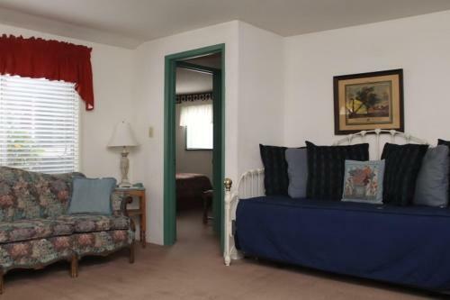 Piety Hill Cottages Motel And Bed And Breakfast