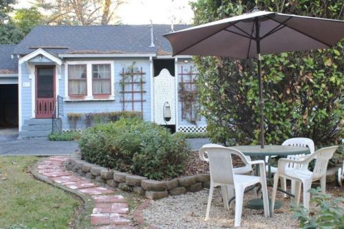 Piety Hill Cottages Motel And Bed And Breakfast