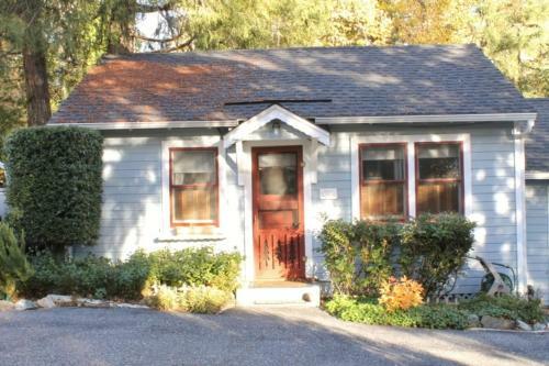 Piety Hill Cottages Motel And Bed And Breakfast
