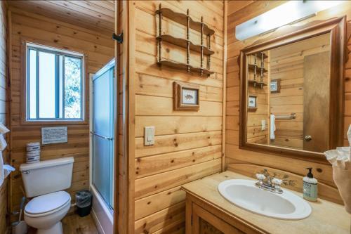 Spruce Grove Field And Stream Cabin Condo