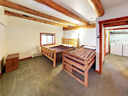 Twelve Bedroom 232 Northside Circle Home