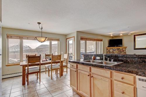 Apartamento 522 Watch Hill Condo
