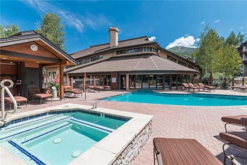 2103 Timberline Lodge, Trappeur's Crossing