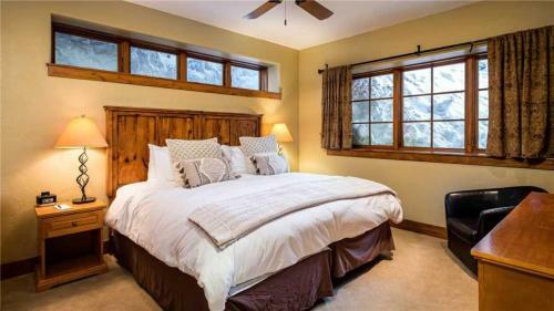 Brown Bear Chalet - 4br Luxury Mountain Home