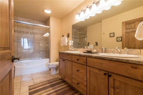 3110 Champagne Lodge, Trappeur's Crossing