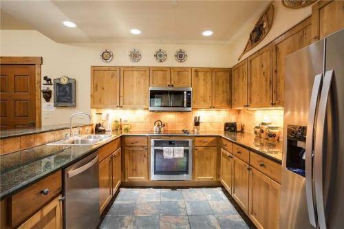 3110 Champagne Lodge, Trappeur's Crossing