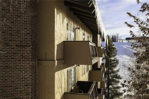 Storm Meadows East Slopeside - Se038