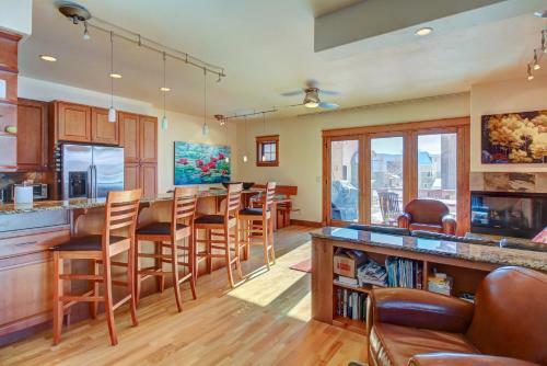 Upscale Majestic Valley Townhome