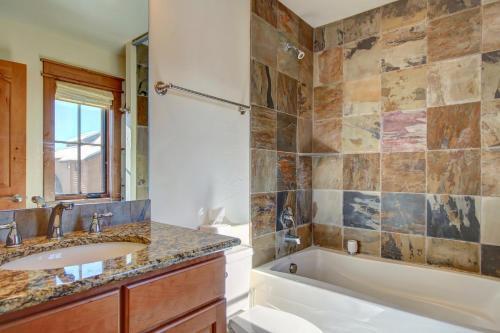Upscale Majestic Valley Townhome