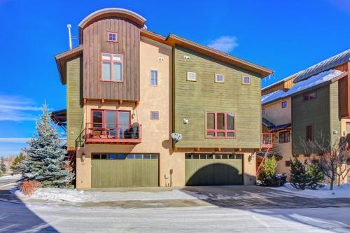 Upscale Majestic Valley Townhome