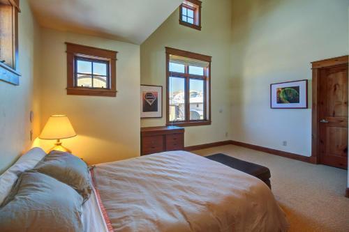 Upscale Majestic Valley Townhome