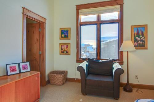 Upscale Majestic Valley Townhome