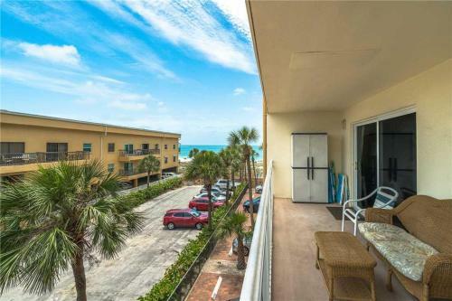 Madeira Norte 206, 2 Bedrooms, Beach Front, Wifi, Pool Access, Sleeps 6