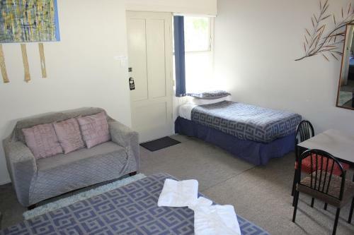 Jack & Di's Lakefront Motel