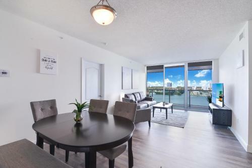 Aparthotel 1, 2 And 3 Bedroom Miami Ocean Apartments