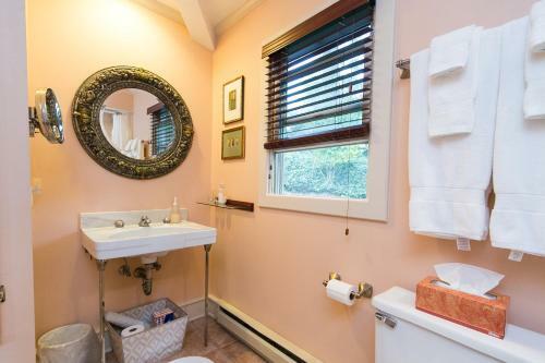 Bed & Breakfast Hidden Garden Cottages & Suites