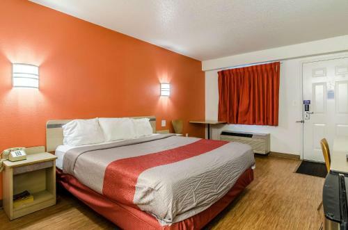 Hotel Motel 6 Warren