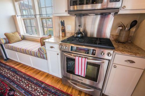 1 Bedroom - 5 Min. Walk To Canyon Rd. - El Caminito