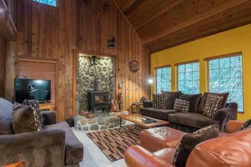 Henry Creek Cabin Two-bedroom Chalet