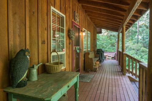 Henry Creek Cabin Two-bedroom Chalet