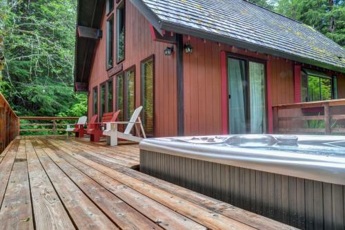 Zigzag Mountain Retreat Three-bedroom Chalet