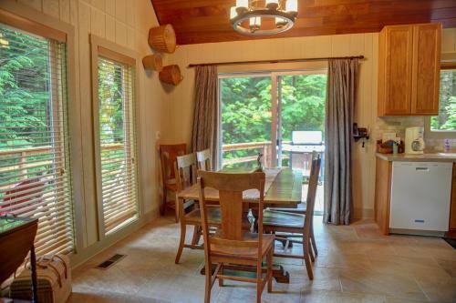 Zigzag Mountain Retreat Three-bedroom Chalet