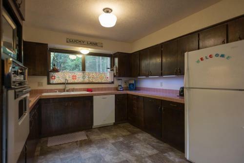 Lucky's Mountain Chalet Four-bedroom Chalet