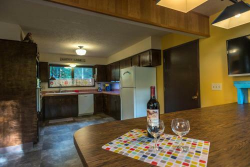 Lucky's Mountain Chalet Four-bedroom Chalet