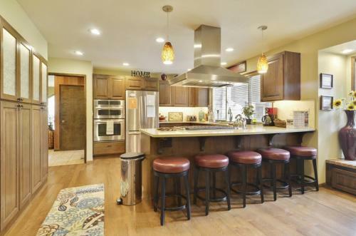 Meadowlark 4 Six-bedroom Home