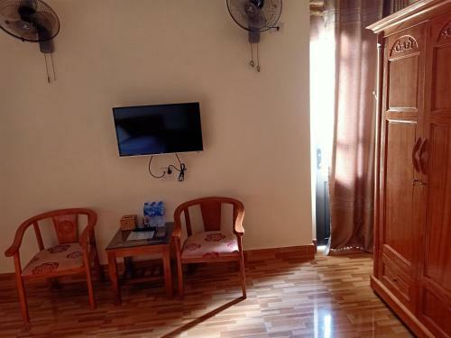 Hostal Quan Lan Nam Phong Hotel