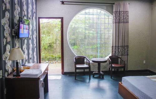 Hotel Kh�ch S?n �nh Quang