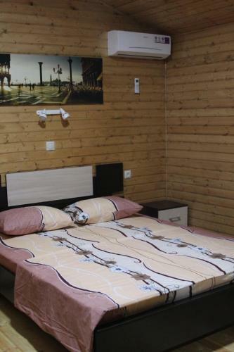 Camping "houses By The River"