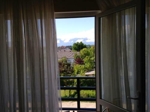 Hostal Rozalin Guest House