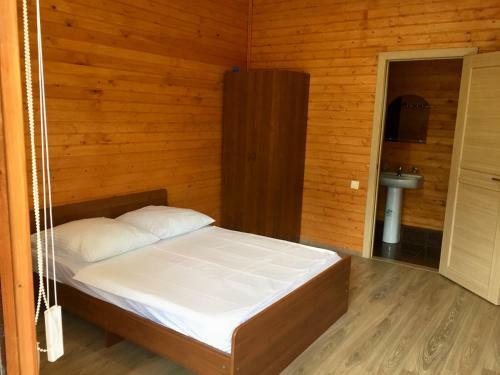 Hostal Guest House On Lakoba 4