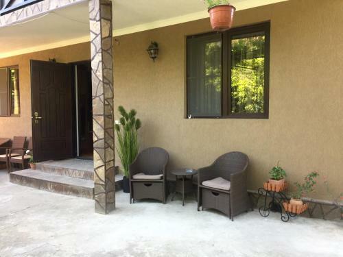 Hostal D'emil Guest House