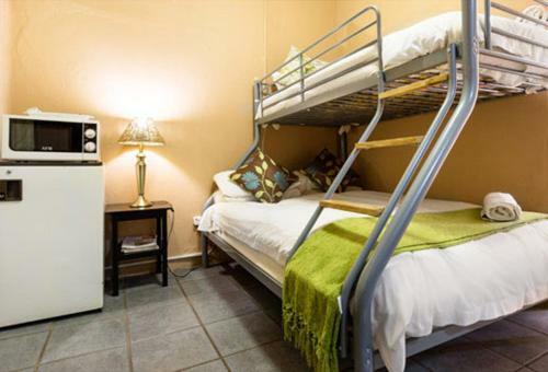 Hostal Horse And Mill Guesthouse