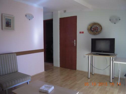 Hostal Lile Pestani Accommodation