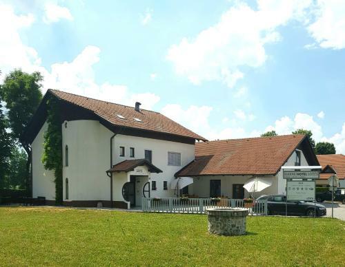 Bed & Breakfast Garni Hotel Lotos