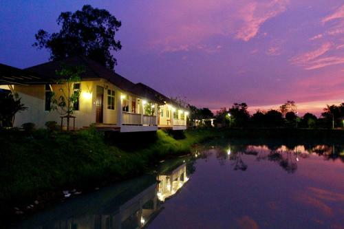 Hotel Pirom Lake And Resort