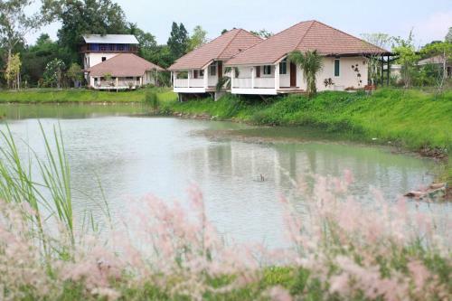Hotel Pirom Lake And Resort