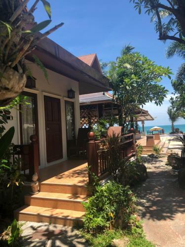 Hotel Kanok Buri Resort And Spa