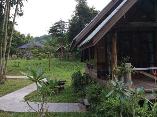 Hotel Chiang Dao Hut Resort