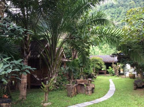 Hotel Chiang Dao Hut Resort