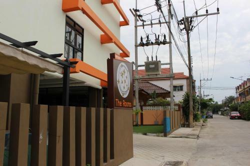 Hostal The Rooms Residence