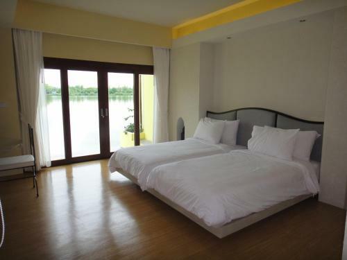 Hotel Baan Talay See Cream Resort